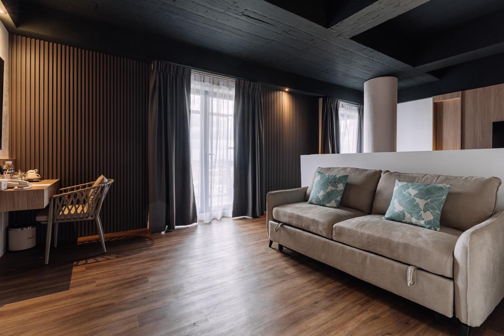 Impiana By Roxy Hotel Кучинг Экстерьер фото