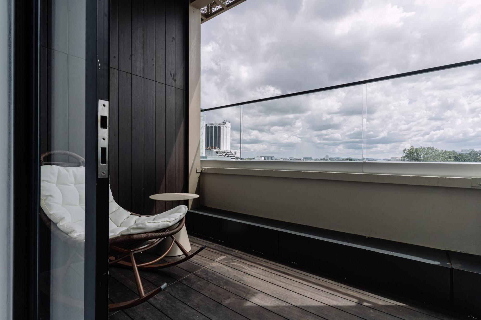 Impiana By Roxy Hotel Кучинг Экстерьер фото